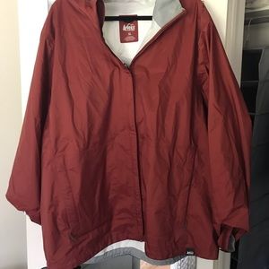 REI Men’s classic rain jacket 🌧